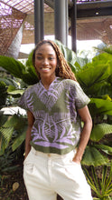 Cargar imagen en el visor de la galería, Blusa Palmas - verde militar y lila