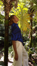 Cargar imagen en el visor de la galería, Poncho Palmas - azul oscuro y azul rey - DISPONIBLE POR ENCARGO