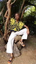 Cargar imagen en el visor de la galería, Blusa Palmas - azul oscuro y amarillo
