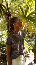 Cargar imagen en el visor de la galería, Blusa Palmas - verde militar y lila