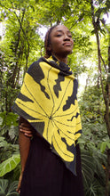 Cargar imagen en el visor de la galería, Poncho Yarumo - azul oscuro y amarillo