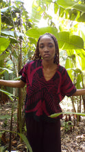 Cargar imagen en el visor de la galería, Blusa Palmas - negro y vinotinto