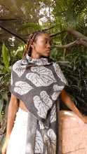 Cargar imagen en el visor de la galería, Chal Caladium Alpaca - gris oscuro y gris claro