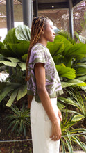 Cargar imagen en el visor de la galería, Blusa Palmas - verde militar y lila