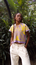 Cargar imagen en el visor de la galería, Blusa Palmas - lila y amarillo