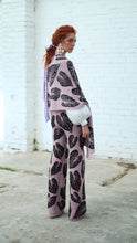 Cargar imagen en el visor de la galería, Chal Caladium Alpaca - rosado y negro