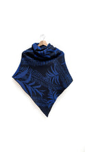 Cargar imagen en el visor de la galería, Poncho Palmas - azul oscuro y azul rey - DISPONIBLE POR ENCARGO