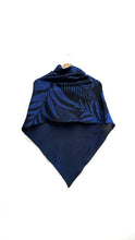 Cargar imagen en el visor de la galería, Poncho Palmas - azul oscuro y azul rey - DISPONIBLE POR ENCARGO