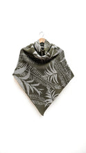 Cargar imagen en el visor de la galería, Poncho Palmas - verde militar y gris claro