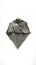 Cargar imagen en el visor de la galería, Poncho Palmas - verde militar y gris claro
