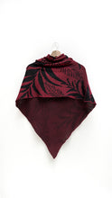 Cargar imagen en el visor de la galería, Poncho Palmas - vinotinto y negro - DISPONIBLE POR ENCARGO