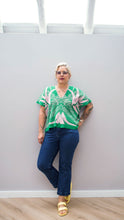 Cargar imagen en el visor de la galería, Blusa Palmas - esmeralda y rosado - DISPONIBLE POR ENCARGO