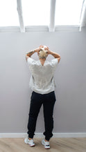 Cargar imagen en el visor de la galería, Blusa Palmas - gris claro y crudo