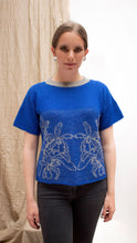Cargar imagen en el visor de la galería, Camiseta Orquídea Alpaca - Azul rey y gris claro
