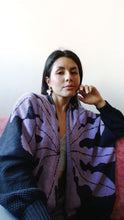 Cargar imagen en el visor de la galería, Cárdigan Yarumo - azul oscuro y lila DISPONIBLE POR ENCARGO