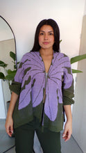 Cargar imagen en el visor de la galería, Cárdigan Yarumo - verde militar y lila - DISPONIBLE POR ENCARGO