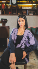 Cargar imagen en el visor de la galería, Cárdigan Yarumo - azul oscuro y lila DISPONIBLE POR ENCARGO