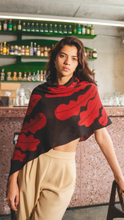 Cargar imagen en el visor de la galería, Poncho Yarumo - negro y rojo