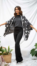 Cargar imagen en el visor de la galería, Cárdigan Libélula - negro y gris claro - DISPONIBLE POR ENCARGO