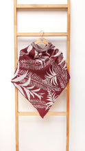 Cargar imagen en el visor de la galería, Poncho Palmas - vinotinto y rosado - DISPONIBLE POR ENCARGO