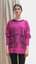 Cargar imagen en el visor de la galería, Suéter Orquídea Alpaca - Fucsia y Negro