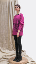 Cargar imagen en el visor de la galería, Suéter Orquídea Alpaca - Fucsia y Negro