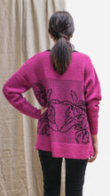 Cargar imagen en el visor de la galería, Suéter Orquídea Alpaca - Fucsia y Negro
