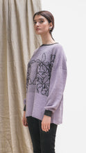 Cargar imagen en el visor de la galería, Suéter Orquídea Alpaca - Lavanda y Gris Oscuro
