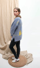 Cargar imagen en el visor de la galería, Suéter Pajaritos Alpaca - celeste y amarillo