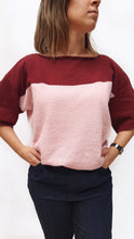 Cargar imagen en el visor de la galería, Camiseta Tejida Bloques - rosado y vinotinto