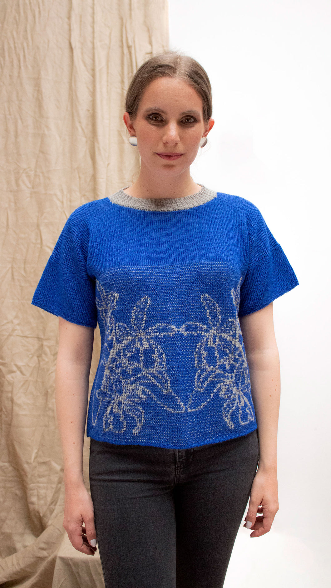 Camiseta Orquídea Alpaca - Azul rey y gris claro