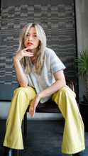 Cargar imagen en el visor de la galería, Blusa Palmas - gris claro y crudo
