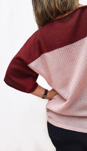 Cargar imagen en el visor de la galería, Camiseta Tejida Bloques - rosado y vinotinto

